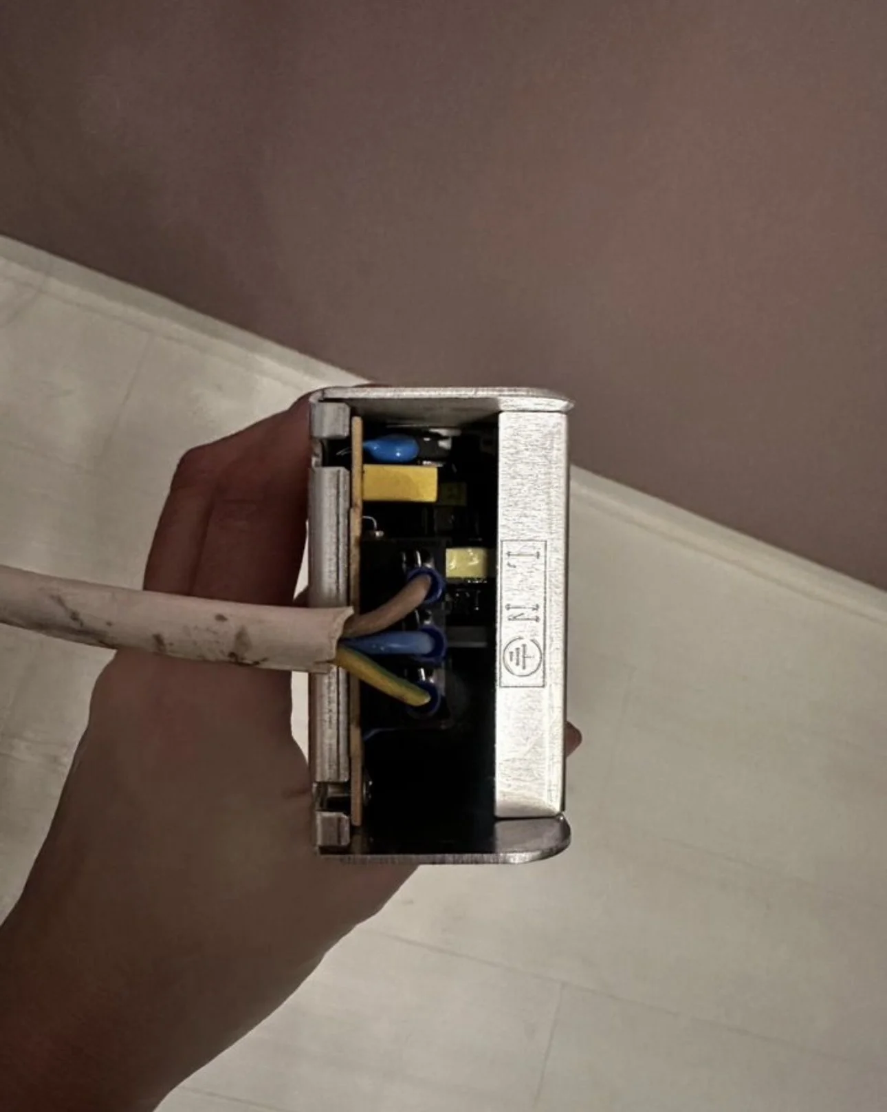 Блок питания для светодиодной ленты 12 V б/у - миниатюра 4