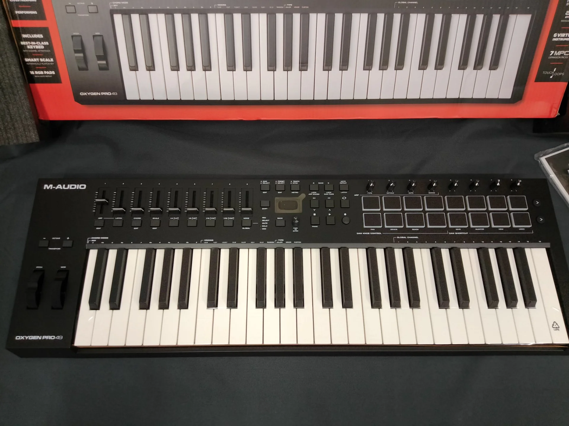 Электронное пианино M-Audio Oxygen Pro 49 - миниатюра 2