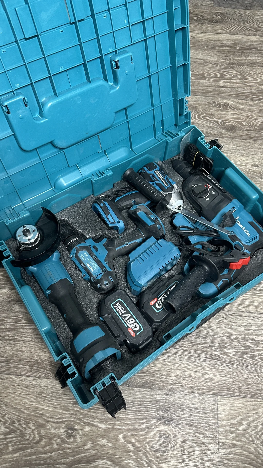 Набор аккумуляторного инструмента 4B1 Makita - изображение 1