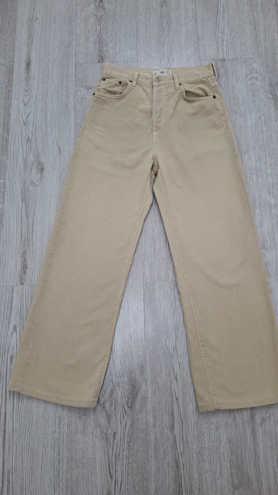 Джинсы женские трубы, бежевые,бренд Mango,р.42-44 - изображение 1