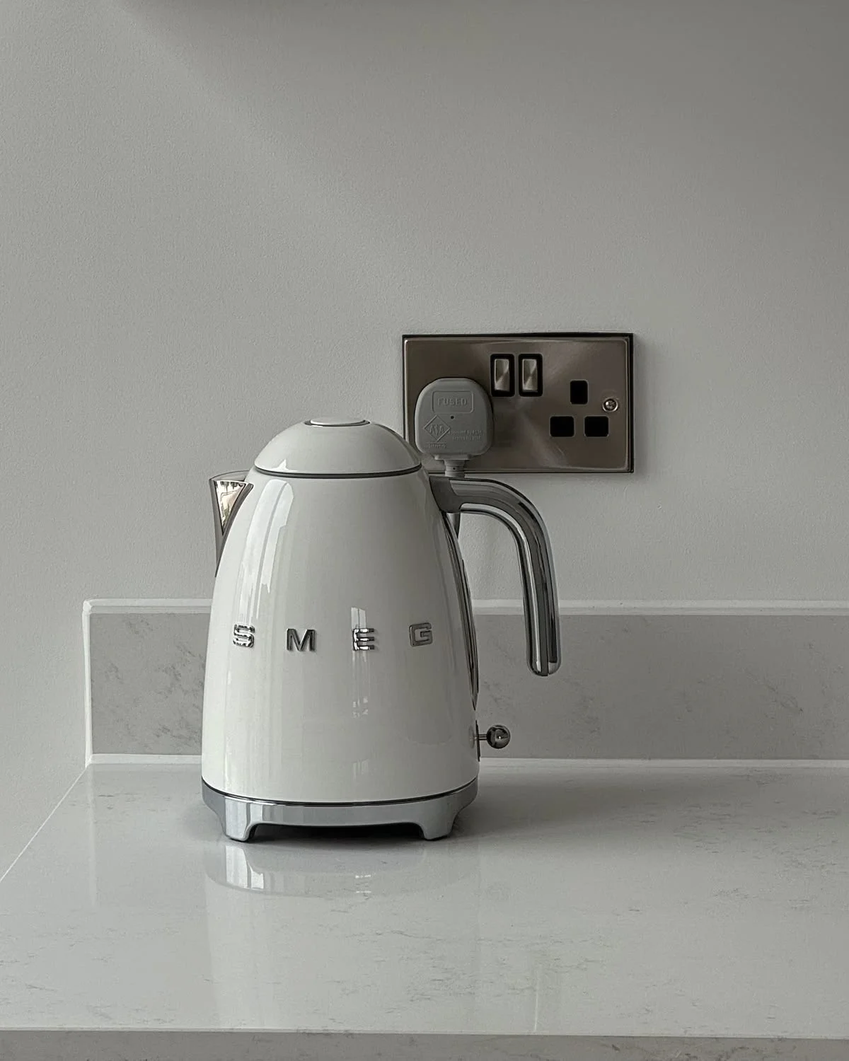Чайник электрический SMEG - миниатюра 2