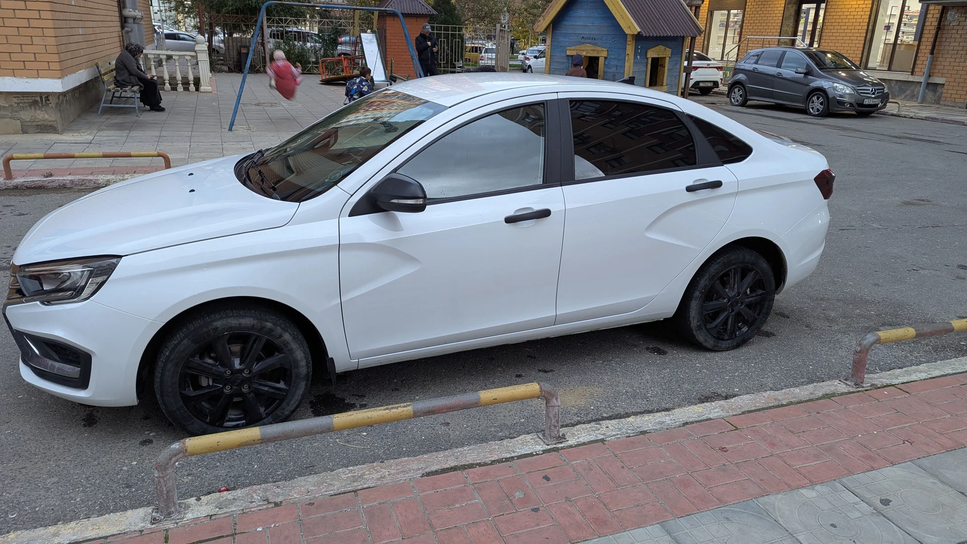 Lada Vesta 2024 г. CVT 25 тыс км. - миниатюра 3