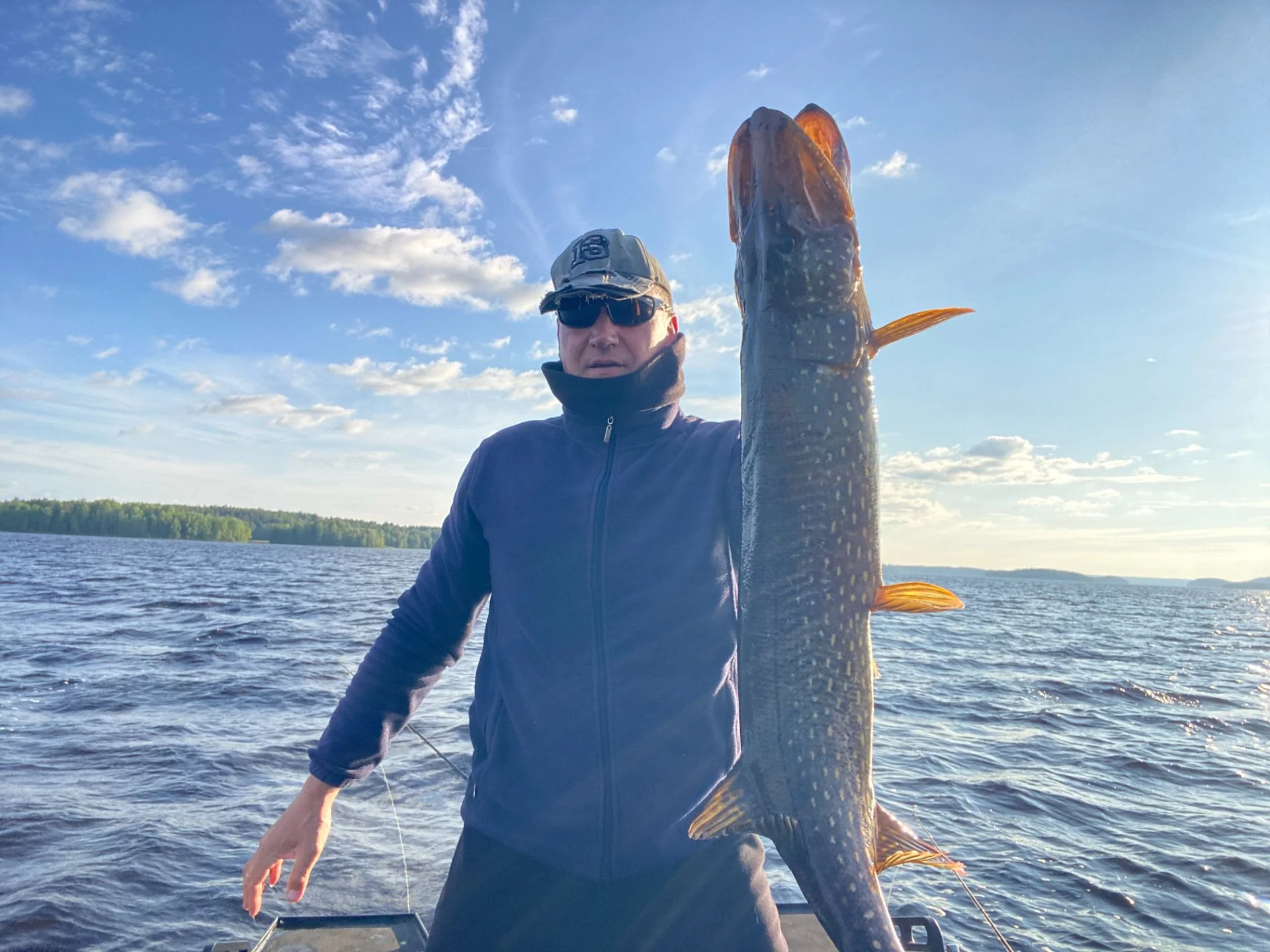 Рыбалка с гидом. Лодка, спиннинг, Garmin Panoptix в режиме форвард и перспектива - миниатюра 5