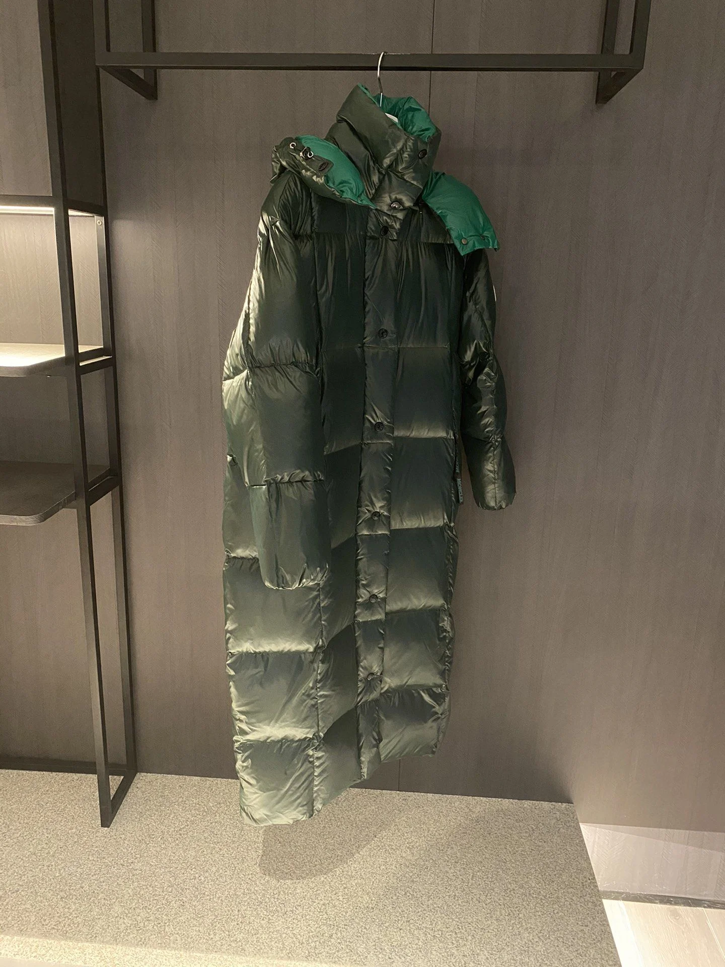 пуховик женский Moncler - миниатюра 2