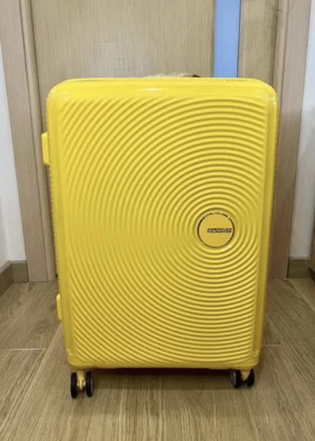 Средний чемодан American Tourister Soundbox 67см M - изображение 1