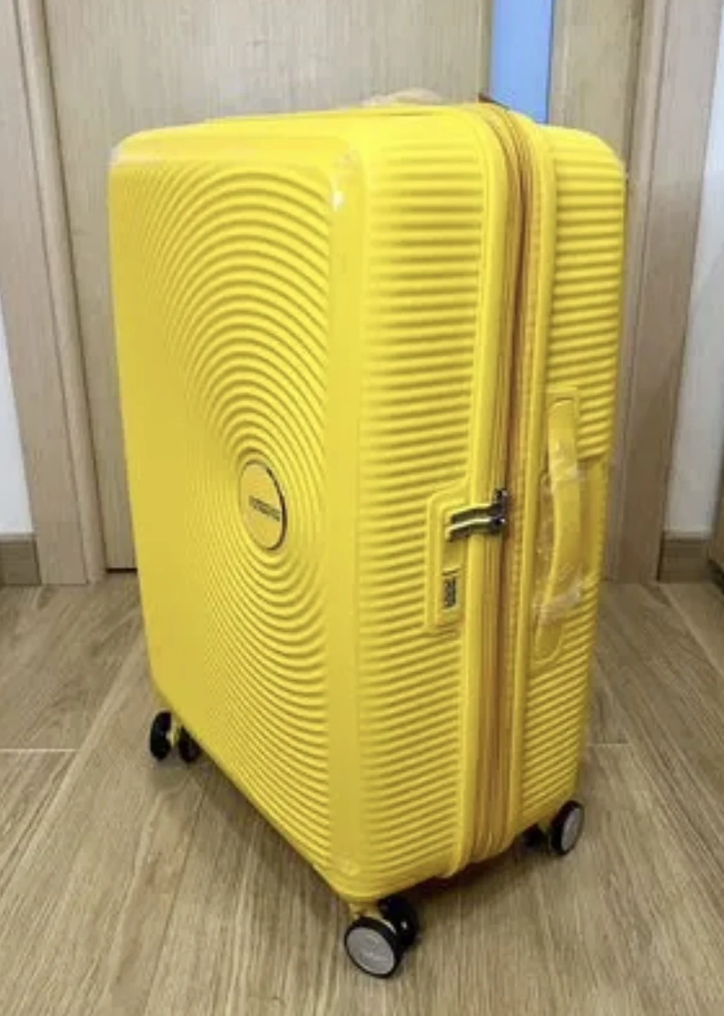 Средний чемодан American Tourister Soundbox 67см M - миниатюра 3