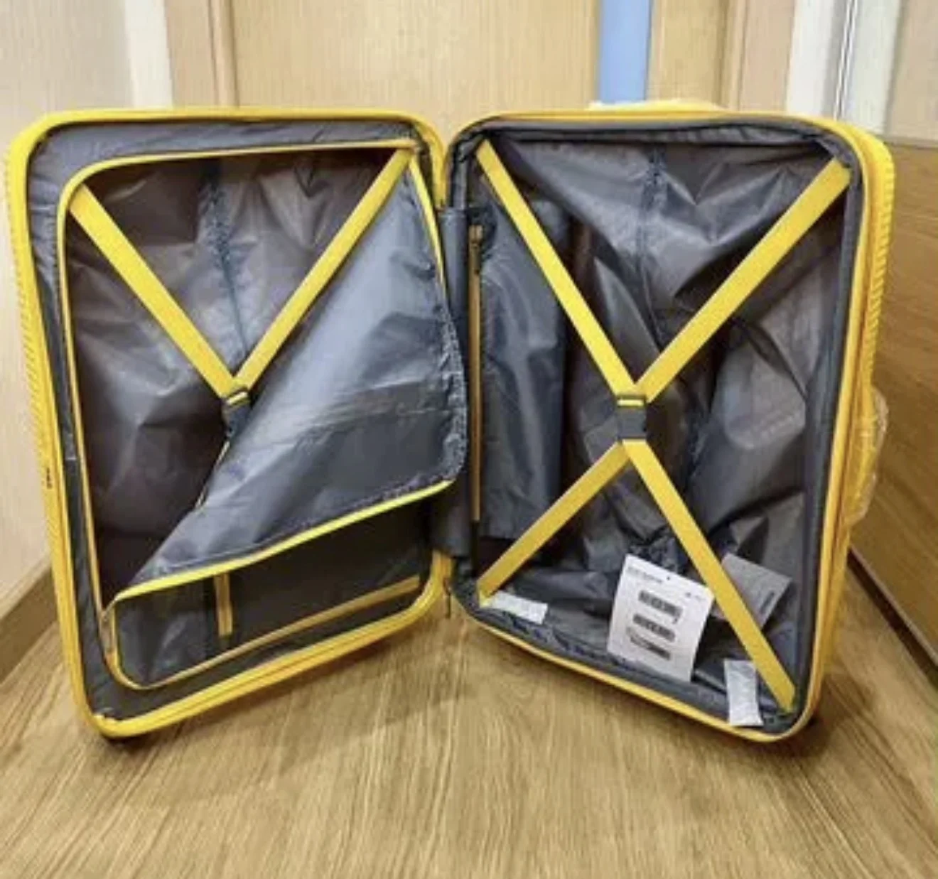 Средний чемодан American Tourister Soundbox 67см M - миниатюра 5