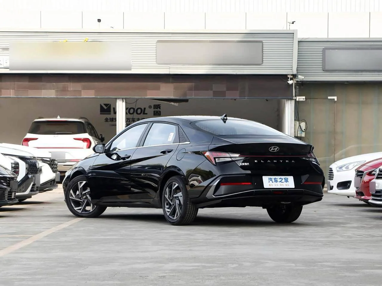 HYUNDAI ELANTRA 1.5 LUX PREMIUM - миниатюра 3