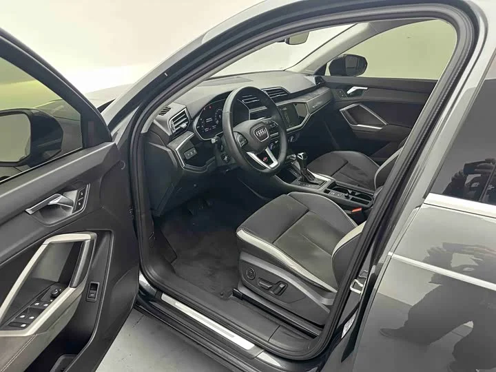 Audi Q3 2022 model 35 TFSI - миниатюра 2