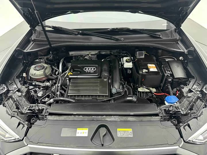 Audi Q3 2022 model 35 TFSI - миниатюра 5