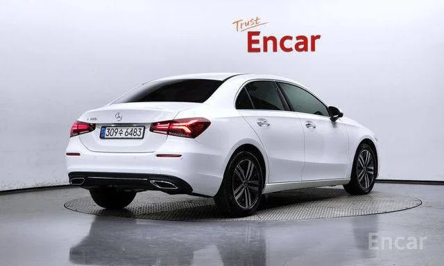 Mercedes-Benz, A-Class с модификацией A220 (седан), 2021, 22039 км - миниатюра 2