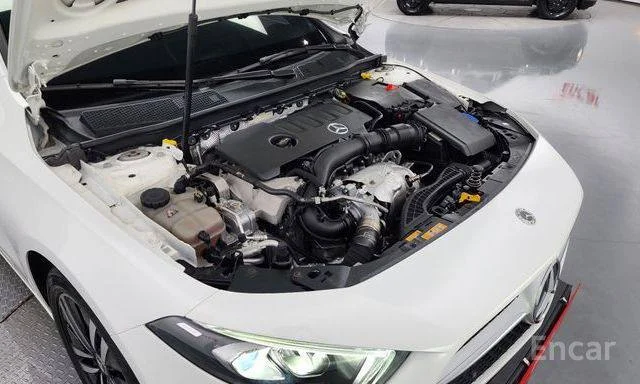 Mercedes-Benz, A-Class с модификацией A220 (седан), 2021, 22039 км - миниатюра 3