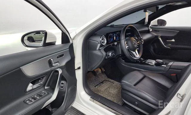 Mercedes-Benz, A-Class с модификацией A220 (седан), 2021, 22039 км - миниатюра 4