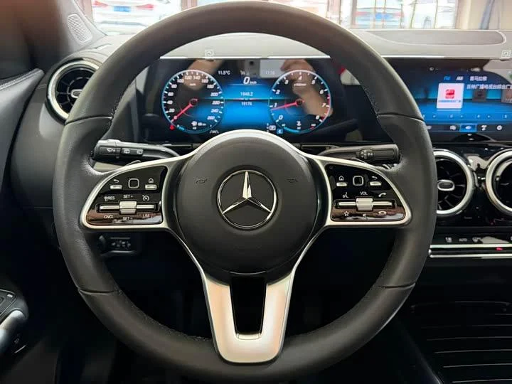 Mercedes-Benz GLA 2022 facelift GLA 180 - миниатюра 3