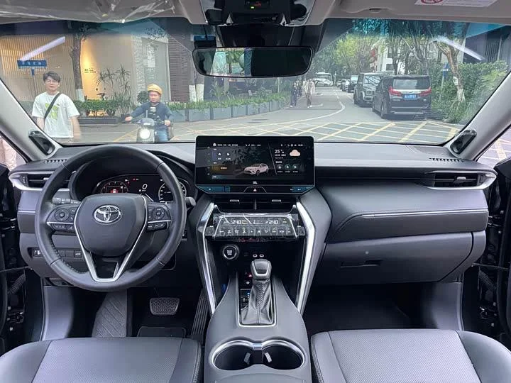 Toyota Venza 2024 2.0L CVT Premium Edition - миниатюра 3