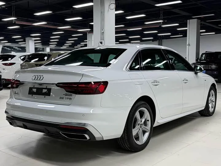 Audi A4L 2022 35 TFSI Fashion & Dynamic - миниатюра 2