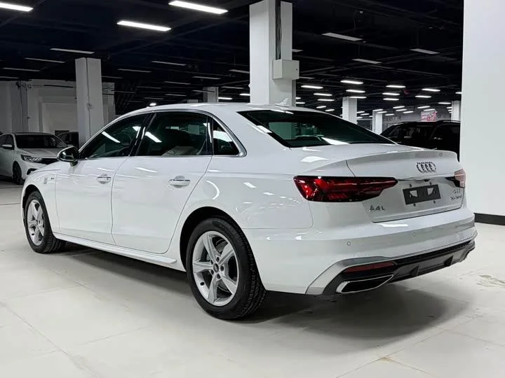 Audi A4L 2022 35 TFSI Fashion & Dynamic - миниатюра 3