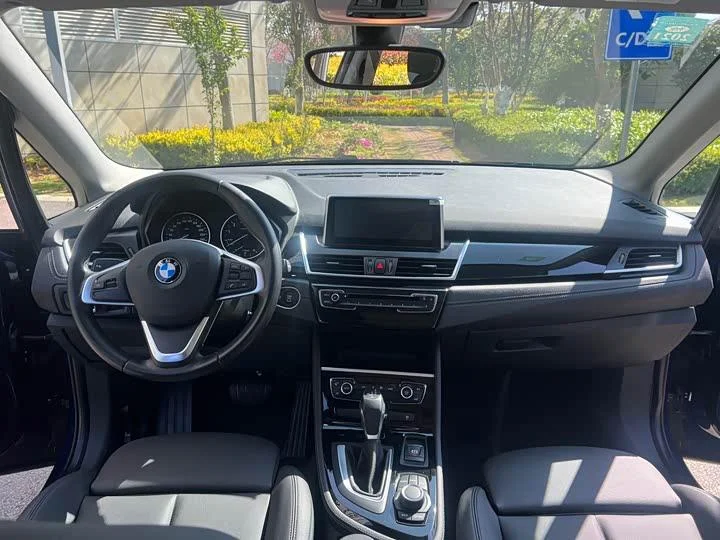 BMW 2 Series Wagon 218i Sport Design 2016 - миниатюра 3
