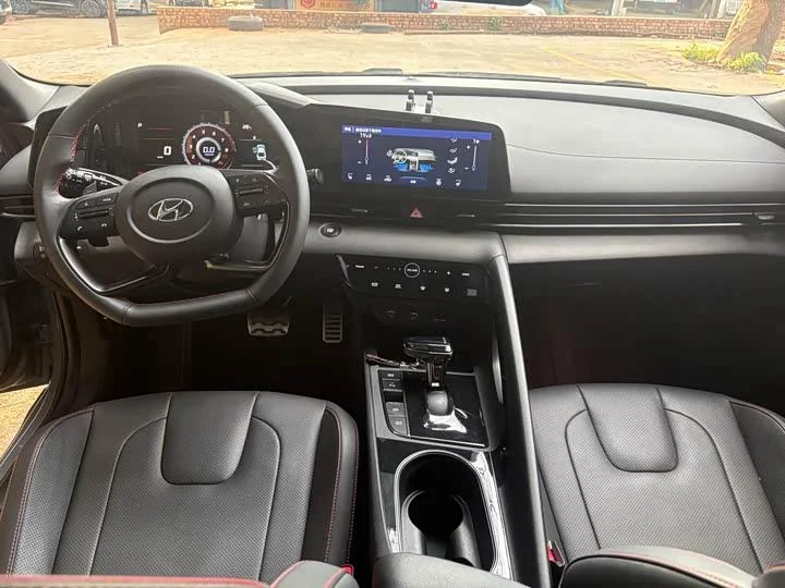 Hyundai Elantra 2022 240TGDi DCT LUX Premium - миниатюра 3