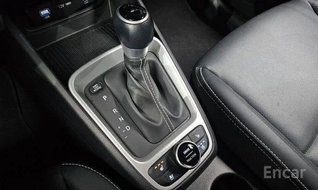 Hyundai Venue 1.6 Premium 2023 - миниатюра 4