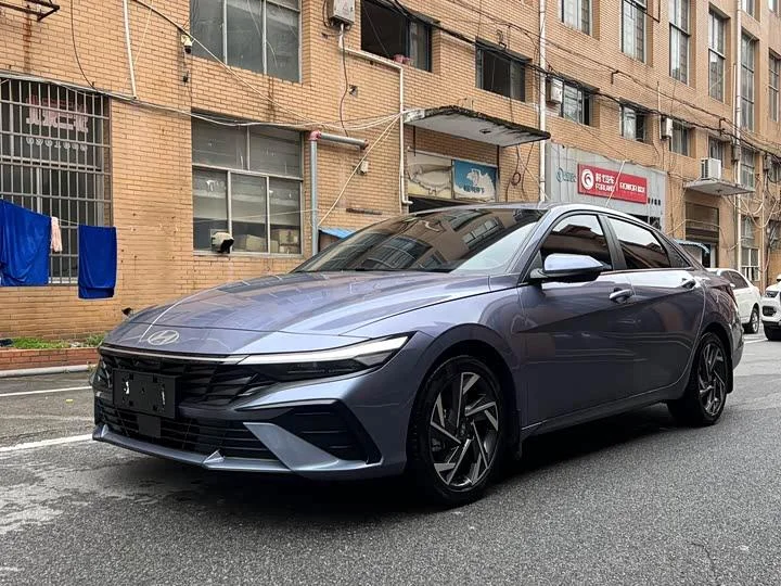 Hyundai Elantra 2023 1.5L CVT Lux Premium Edition