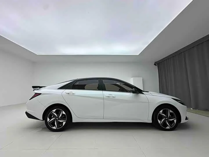 Hyundai Elantra 240TGDi DCT LUX Premium Edition 2021 - миниатюра 2