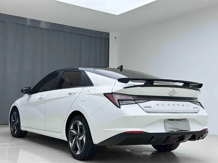 Hyundai Elantra 240TGDi DCT LUX Premium Edition 2021 - миниатюра 3