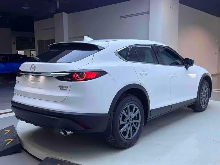 Mazda CX-4 2021 2.0L Automatic 2WD Blue Sky Discovery Edition - изображение 1