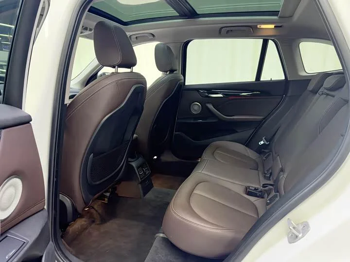 BMW X1 sDrive20Li Exclusive 2022 - миниатюра 6
