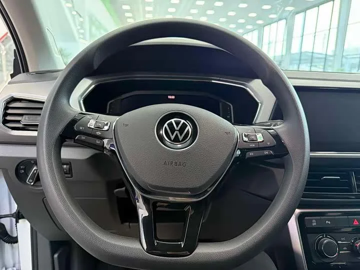 Volkswagen T-Cross 2023 1.5L Automatic Comfort Version - миниатюра 3