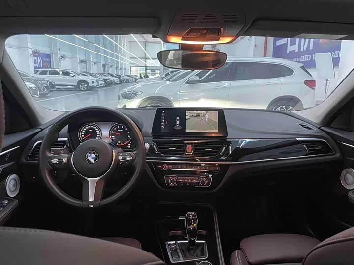 BMW 1 Series 120i M Sports Yao Ye Edition 2023 - миниатюра 4