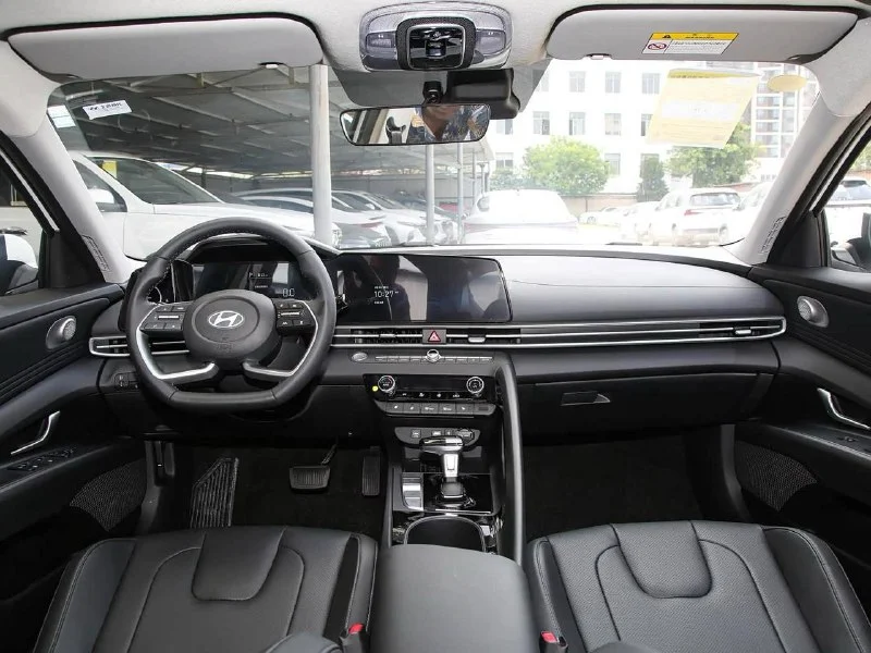 HYUNDAI ELANTRA 1.5 LUX PREMIUM - миниатюра 3