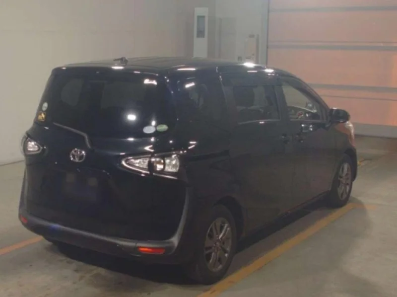 Toyota Sienta 1.5 2021 - миниатюра 2