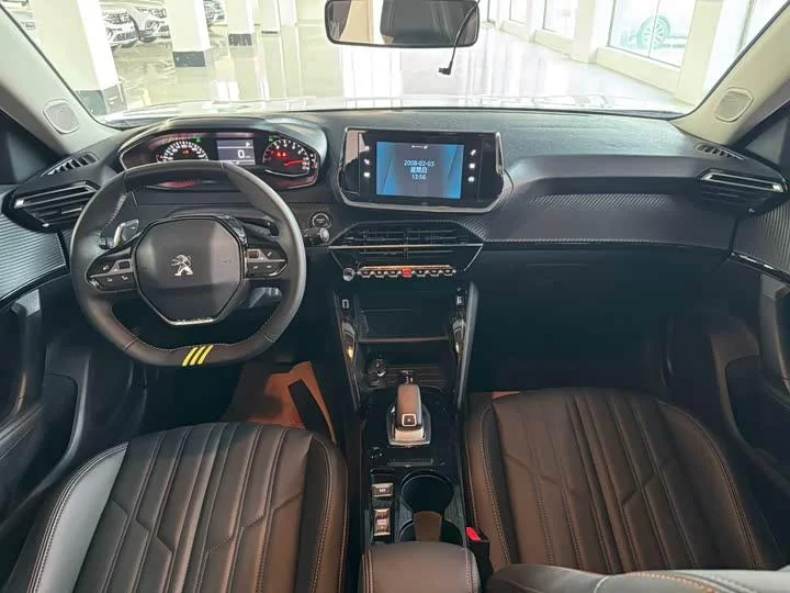Peugeot 2008 2022 230THP The One Edition - миниатюра 3