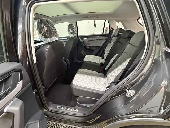 Volkswagen Tayron 1.4T 280TSI AT Luxury Plus Advanced 2023 - миниатюра 4