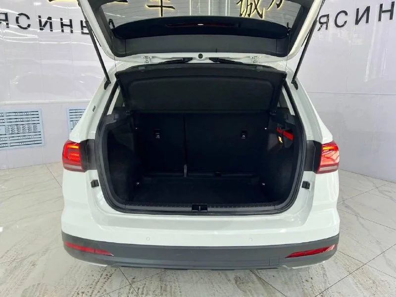 Volkswagen Tharu 1.4T 280TSI 2WD Luxury Edition 2023 - миниатюра 3