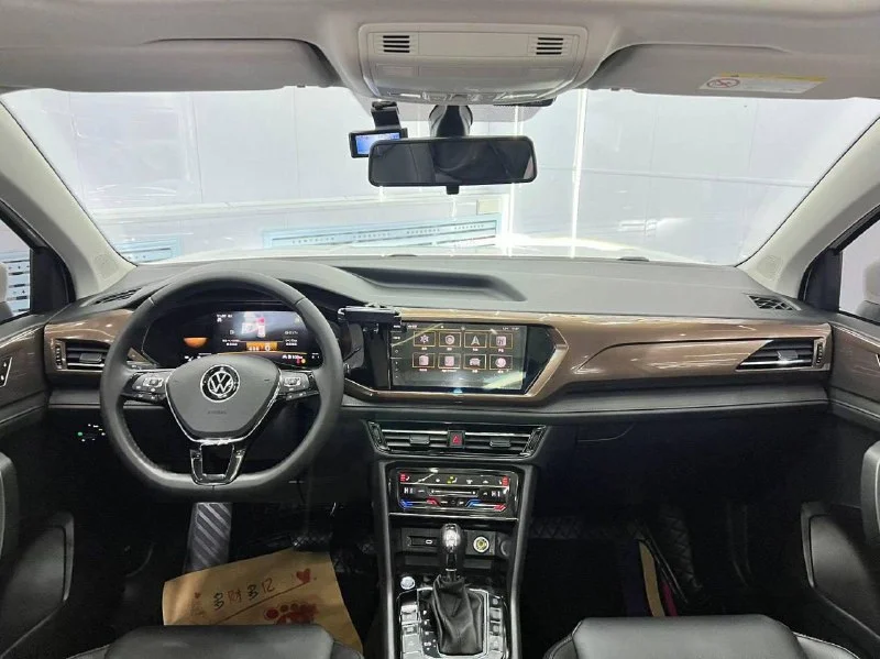 Volkswagen Tharu 1.4T 280TSI 2WD Luxury Edition 2023 - миниатюра 4