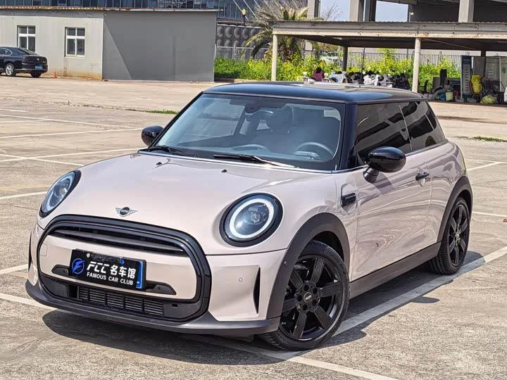 MINI Cooper 2022 1.5T Artist - изображение 1
