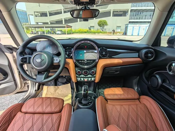 MINI Cooper 2022 1.5T Artist - миниатюра 3