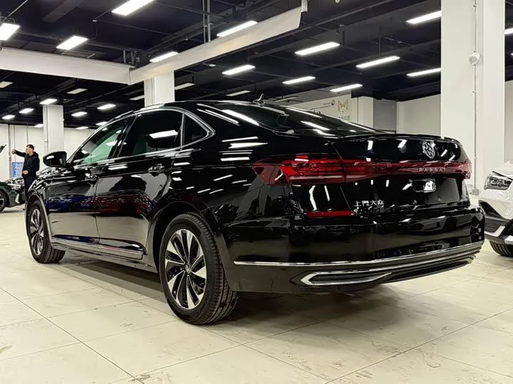 Volkswagen Passat 1.4T 280TSI Elite Edition 2023 - миниатюра 3