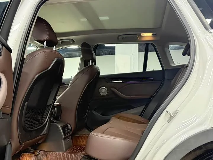 BMW X1 sDrive20Li Exclusive Type 2022 - миниатюра 4