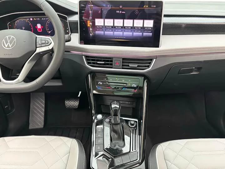 Volkswagen Tayron 1.4T 280TSI AT Luxury Plus Advanced 2023 - миниатюра 3