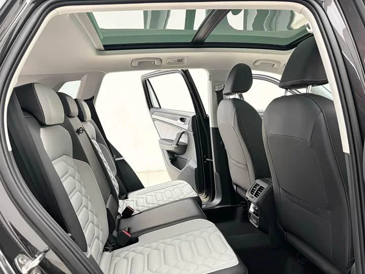 Volkswagen Tayron 1.4T 280TSI AT Luxury Plus Advanced 2023 - миниатюра 5