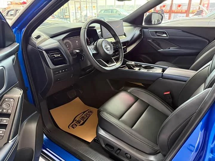 Nissan Qashqai 2023 1.3T CVT Ultimate Edition - миниатюра 3