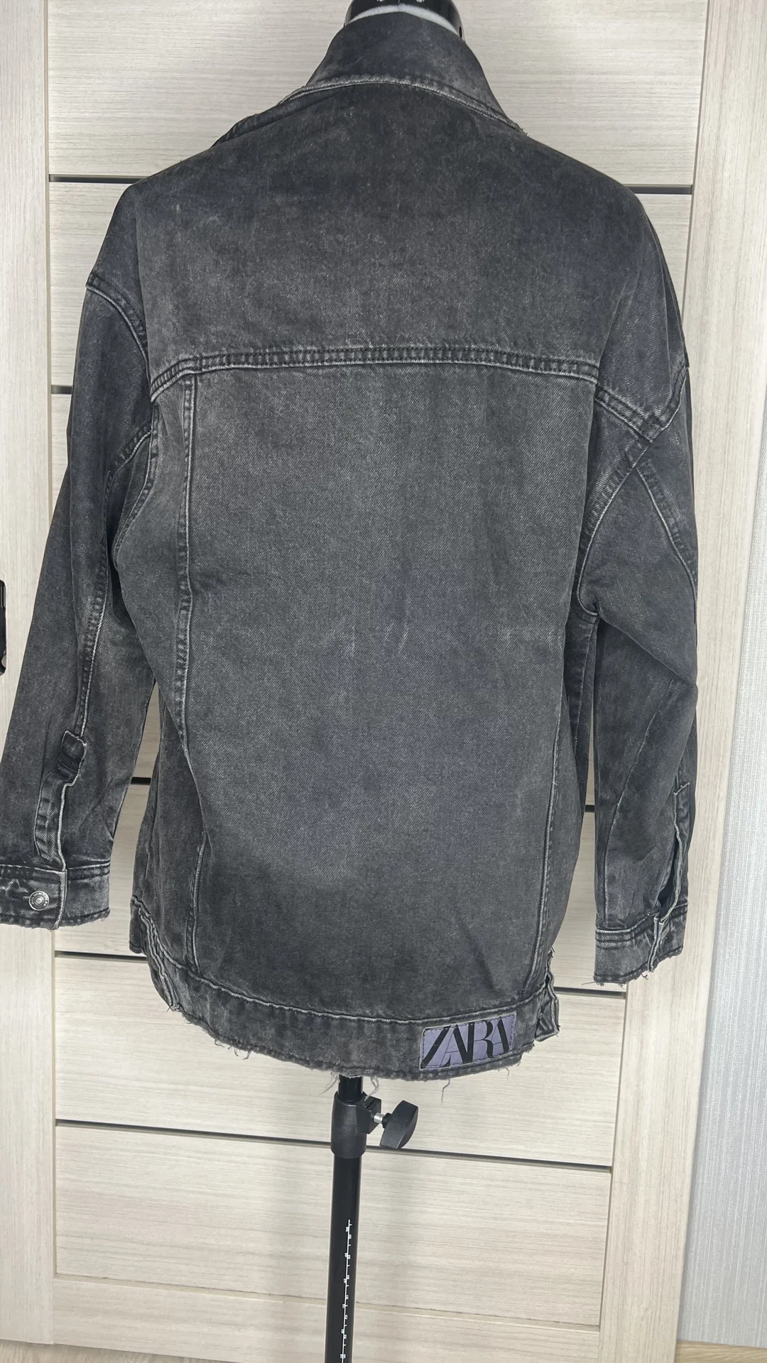 Черная джинсовая куртка Zara - миниатюра 3