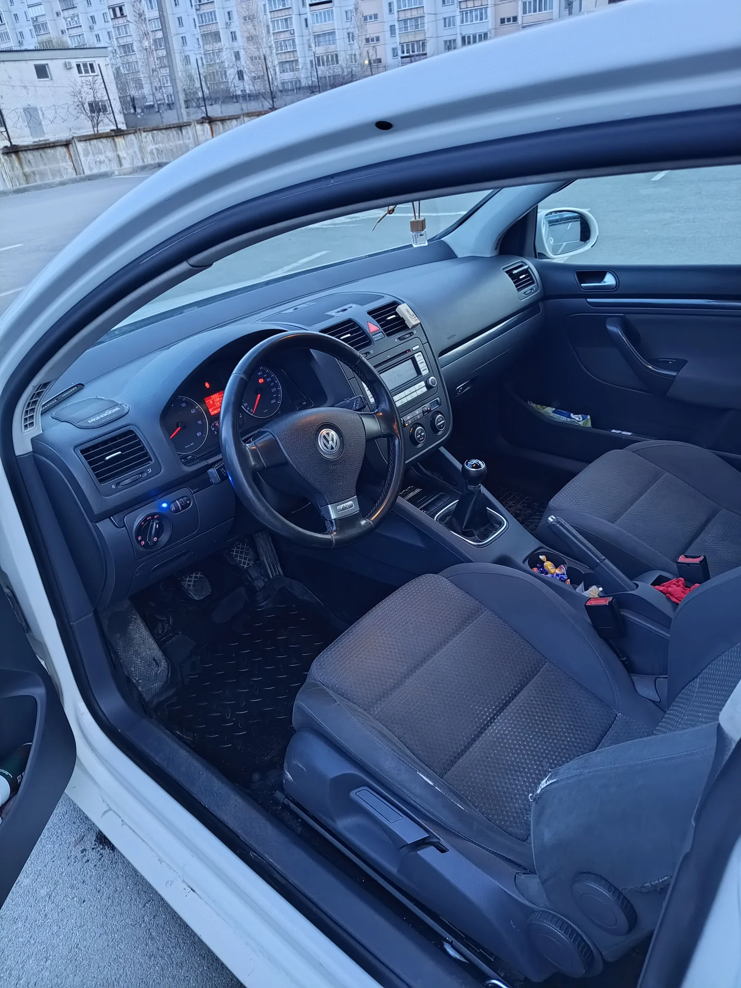 Volkswagen golf - миниатюра 11