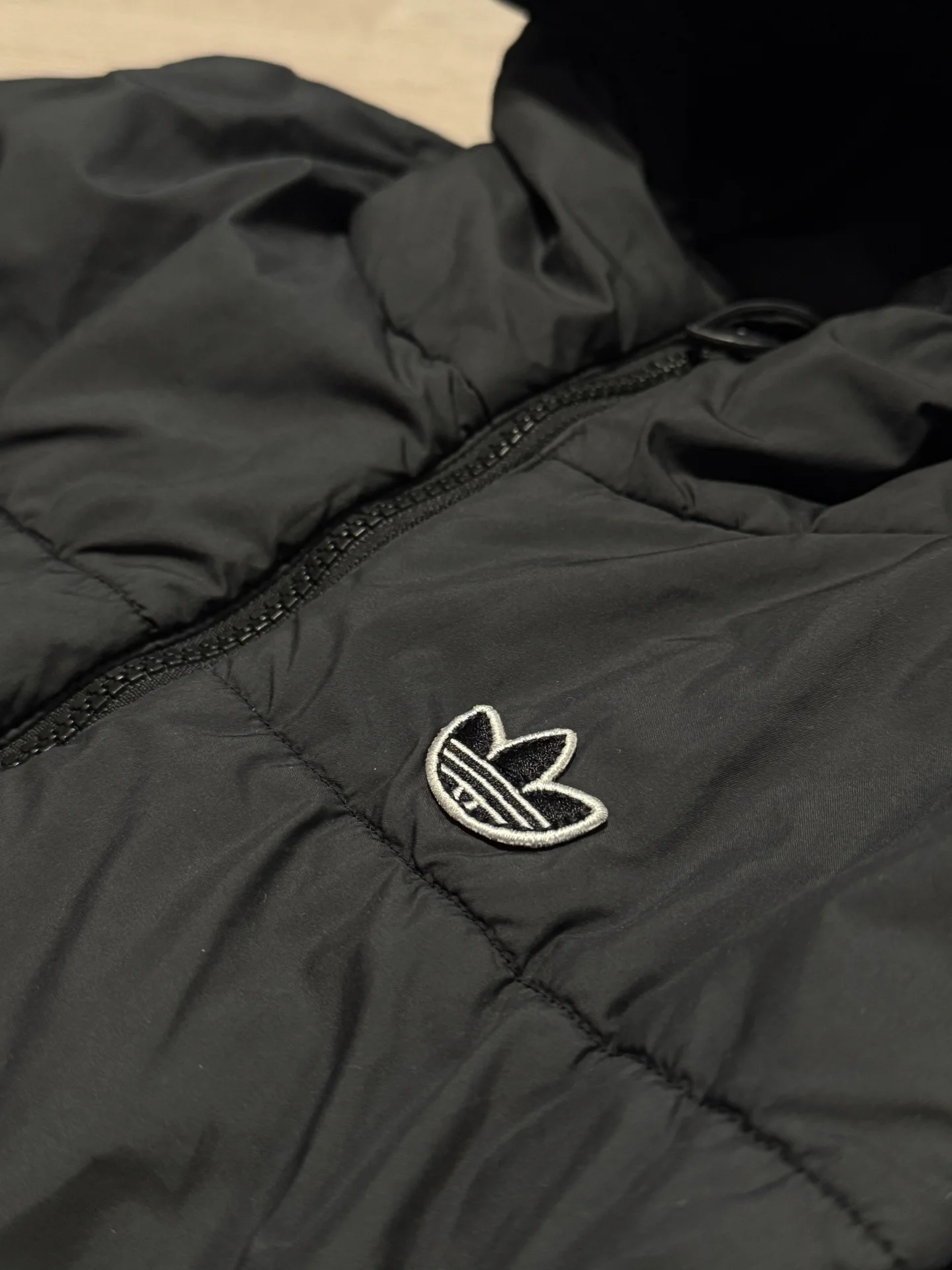 Легкий пуховик Adidas оригинал - миниатюра 2