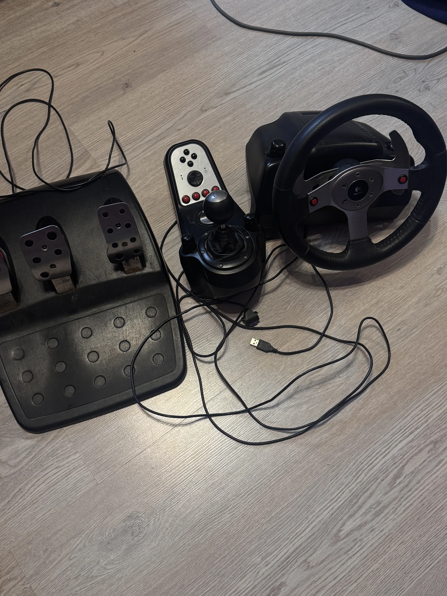 Игровой руль Logitech g25 - изображение 1