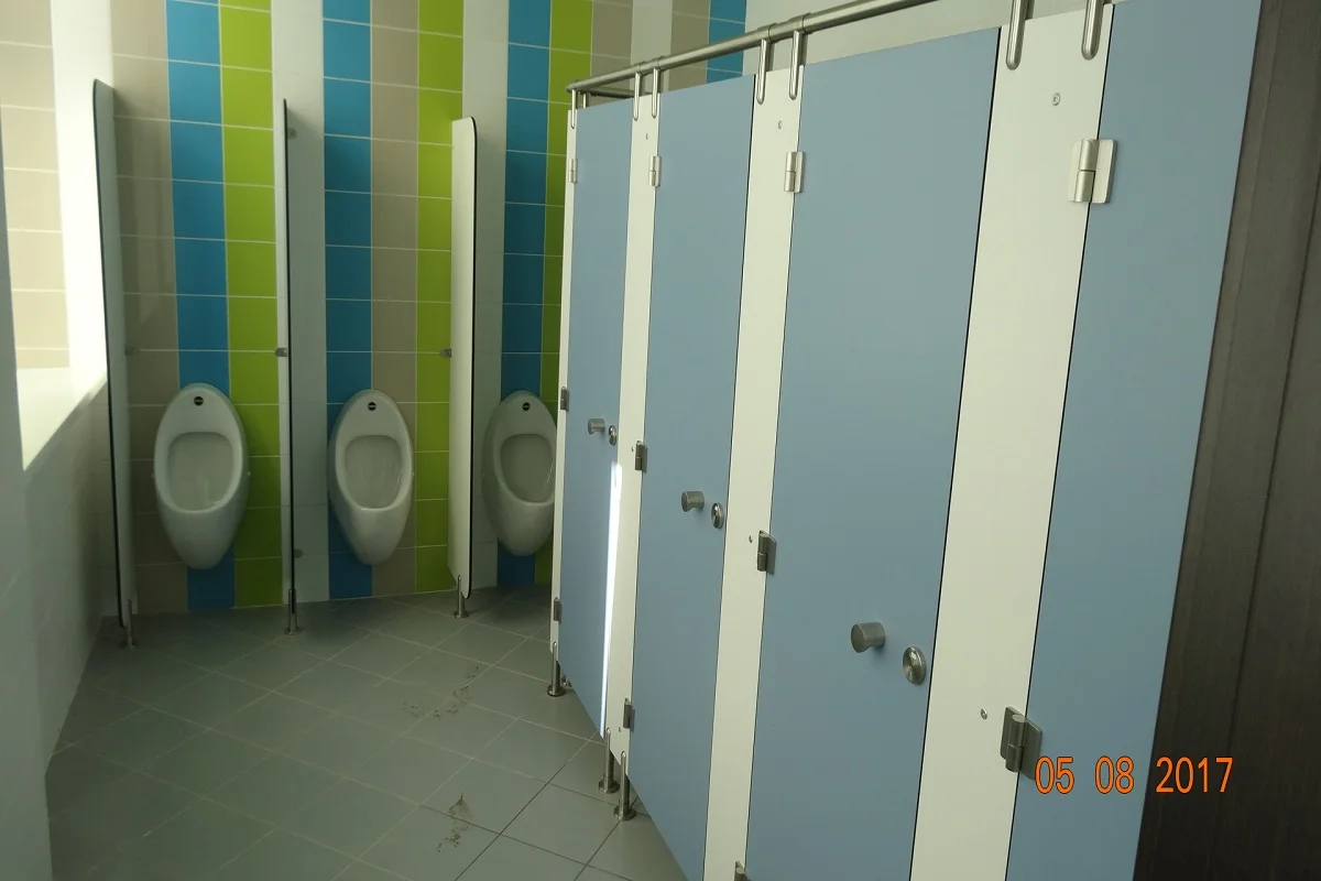 Сантехнические разделительные перегородки HPL (ЛДСП), душевые и писсуарные кабины "под ключ" - миниатюра 3