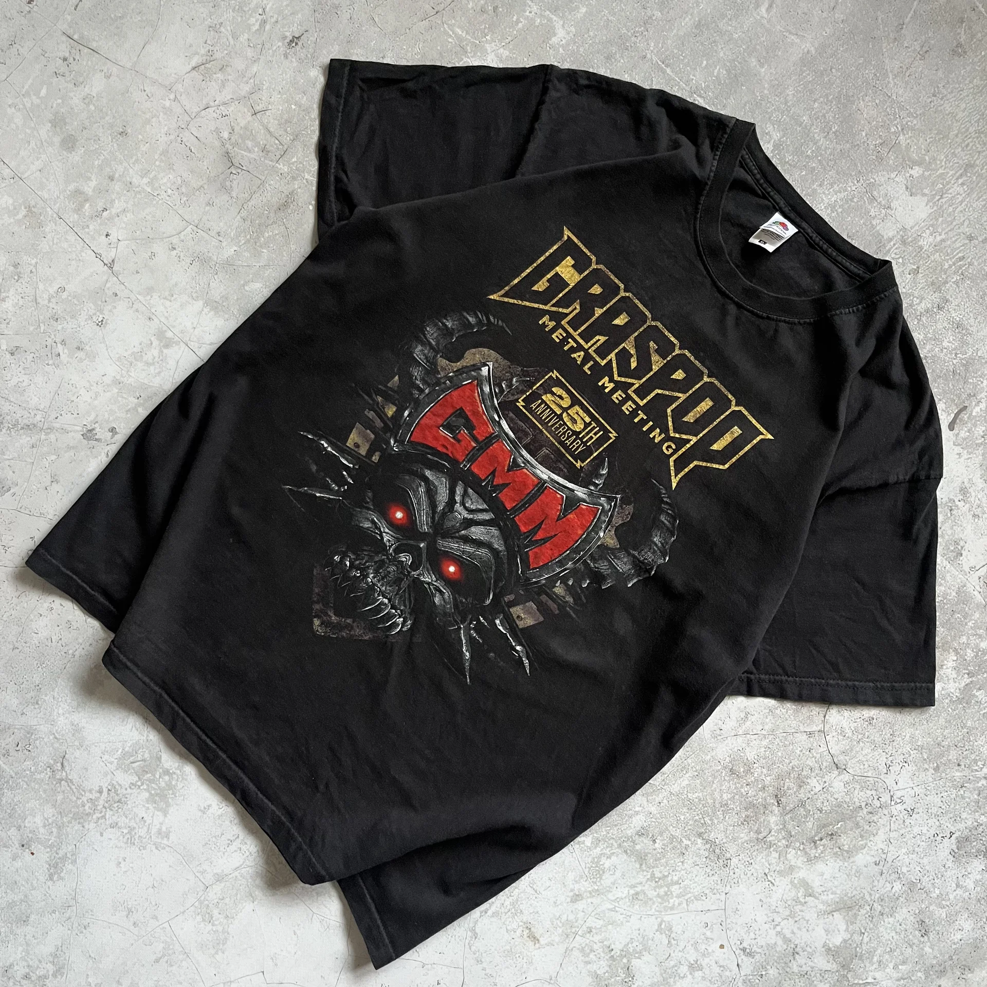 Fruit of the loom graspop metal meeting merch - изображение 1